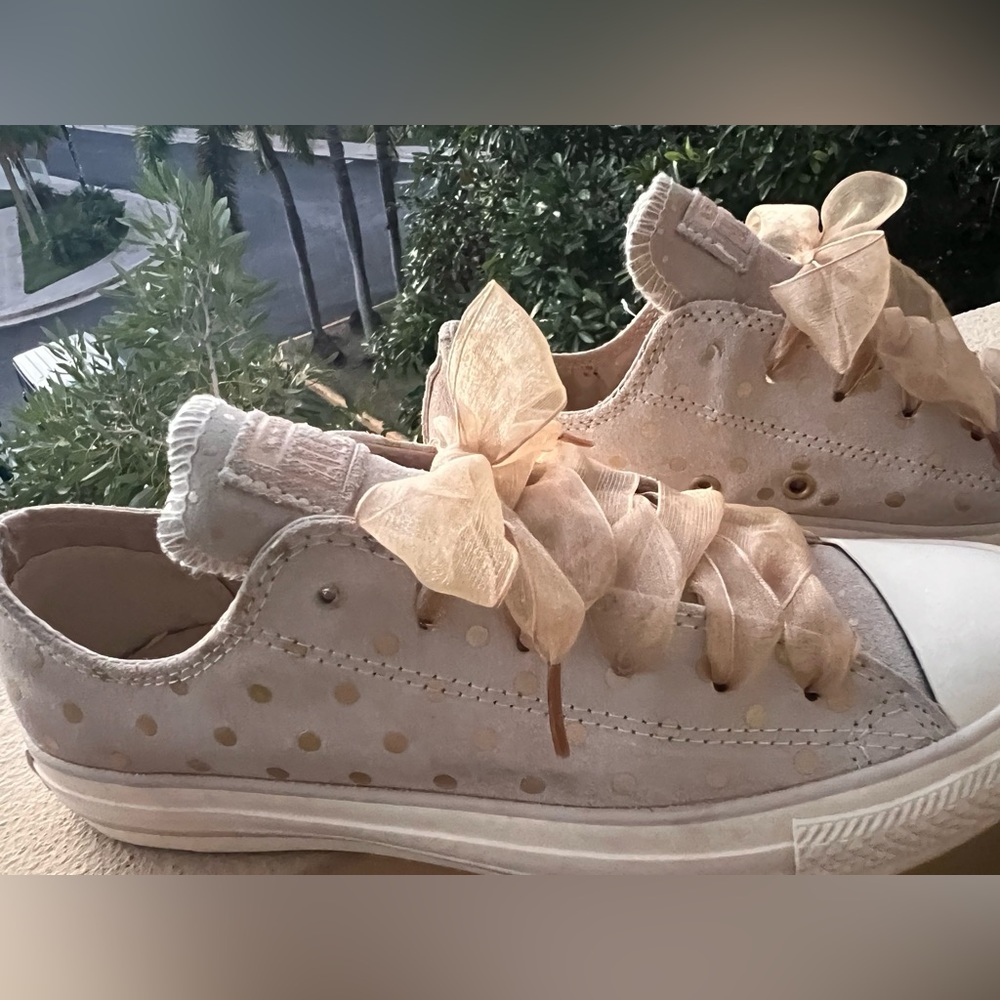 Cream converse with gold metallic dots - Picture 2 of 4